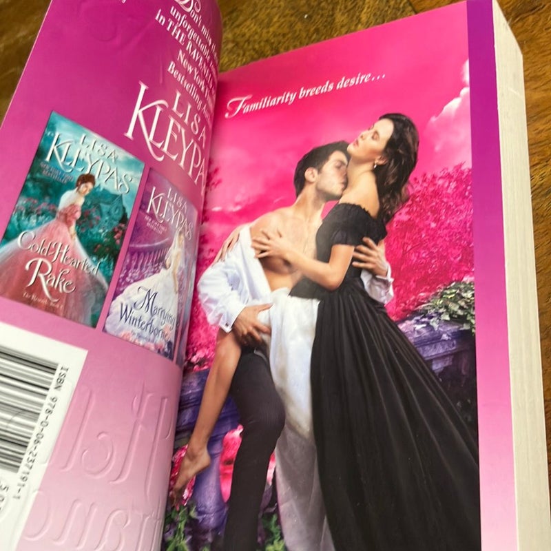 Hello Stranger by Lisa Kleypas, Paperback Pangobooks