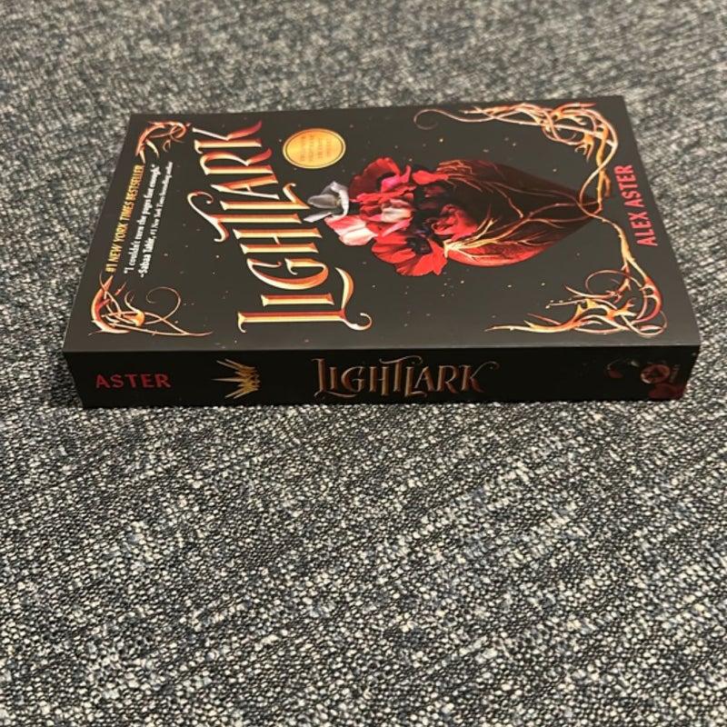 Lightlark (the Lightlark Saga Book 1)
