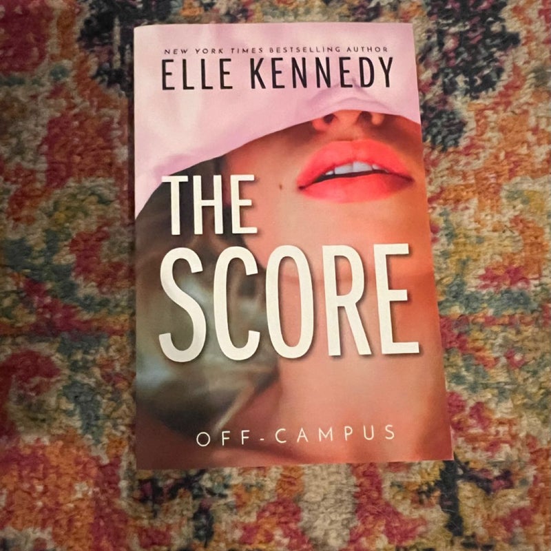 Off-Campus Series - The Score by Elle Kennedy Trade PB VG