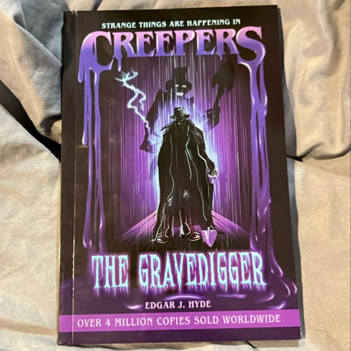 Creepers The Gravedigger by Edgar J. Hyde, Paperback Pangobooks