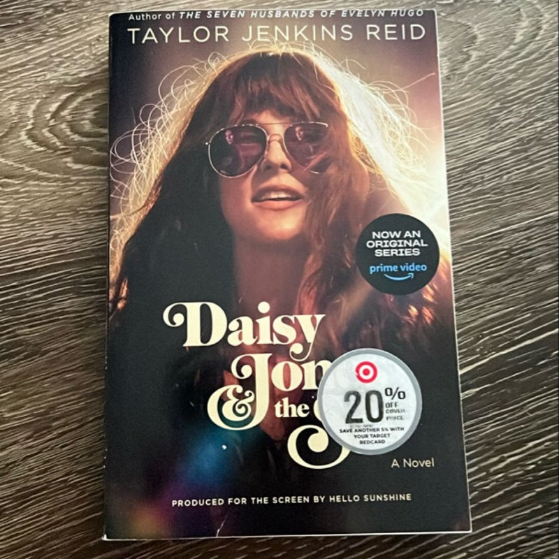 Daisy Jones and the Six (TV Tie-In Edition)