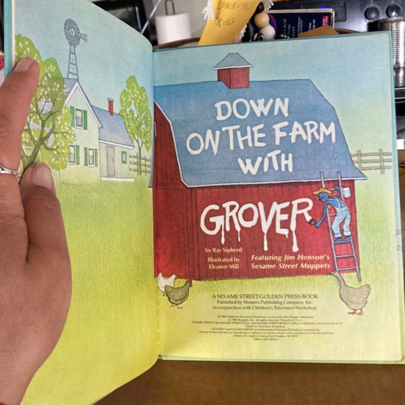 Down on the Farm with Grover, Featuring Jim Henson's Sesame Street Muppets(VINTAGE )