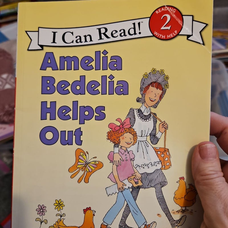 Amelia Bedelia Helps Out