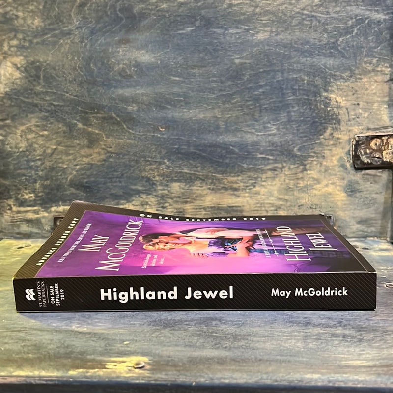 Highland Jewel: A Royal Highlander Novel