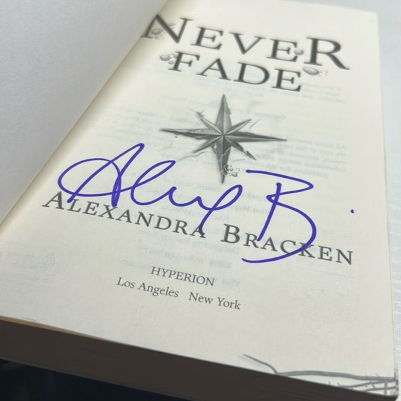 Never Fade (a Darkest Minds Novel)