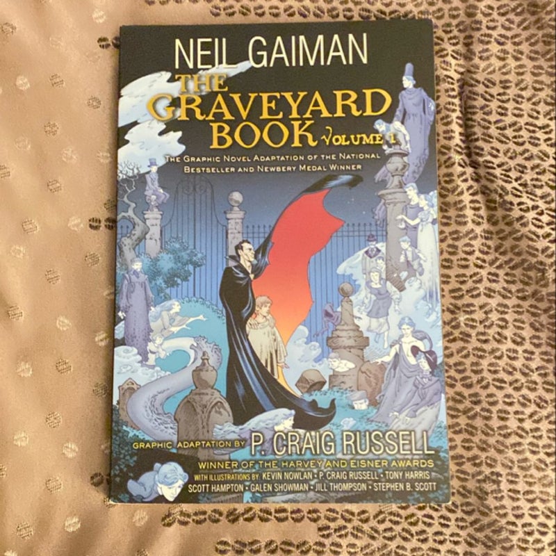 The Graveyard Book Graphic Novel: Volume 1