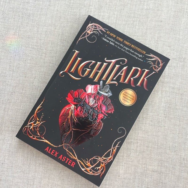 Lightlark (the Lightlark Saga Book 1)
