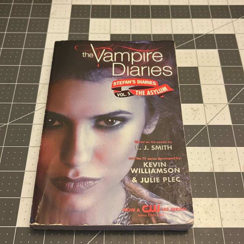 The Vampire Diaries: Stefan's Diaries #5: the Asylum
