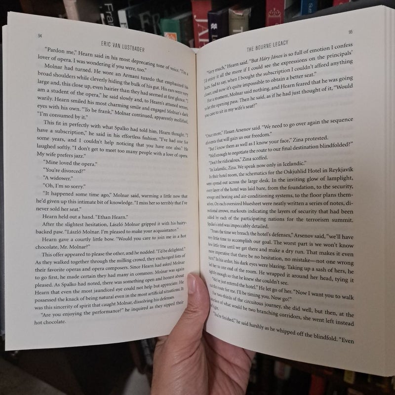 Robert Ludlum's the Bourne Legacy