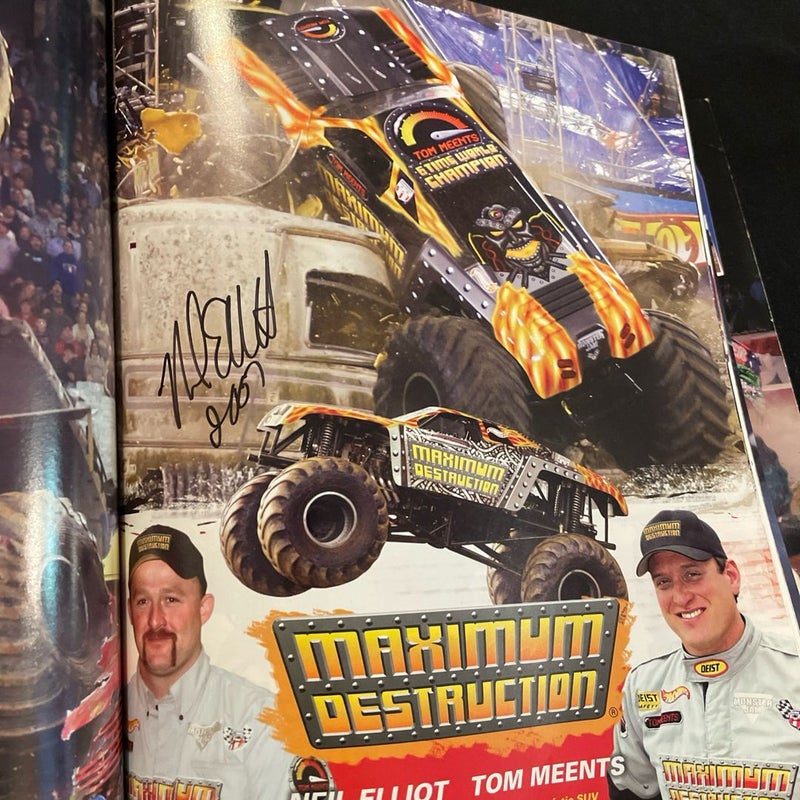 2007 Monster Jam Souvenir Yearbook Grave Digger 25th Anniversary with 7 Autographs