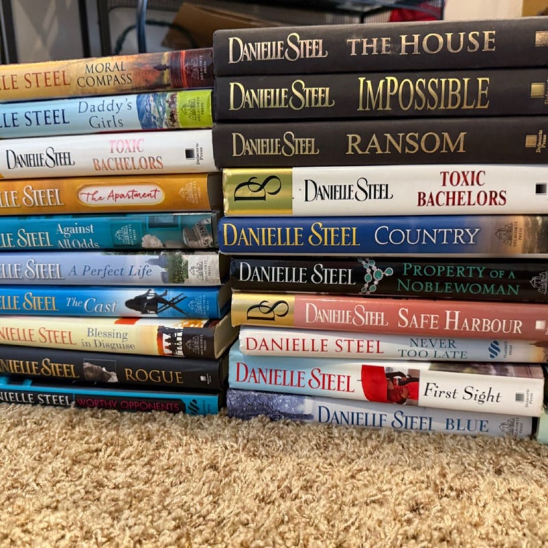 Danielle steel bundle (28 books)