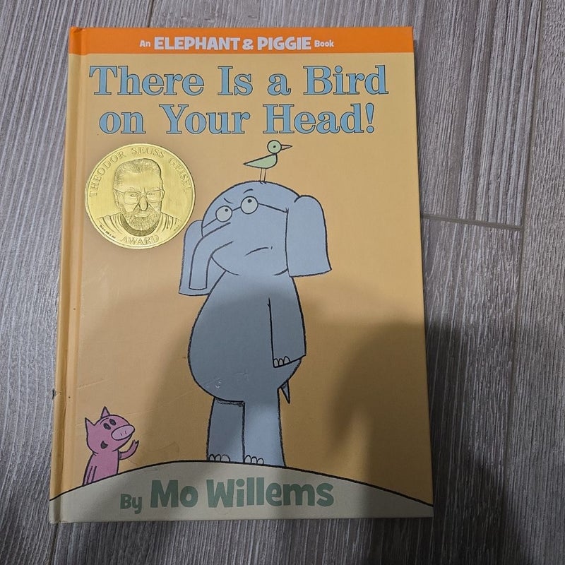 There Is a Bird on Your Head! (an Elephant and Piggie Book)