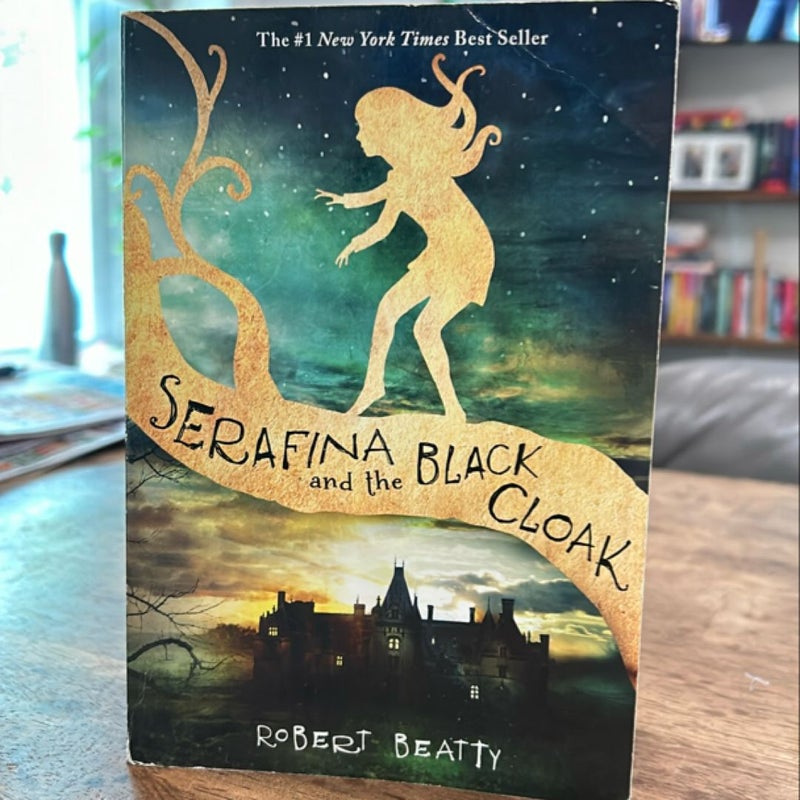 Serafina and the Black Cloak (the Serafina Series Book 1)