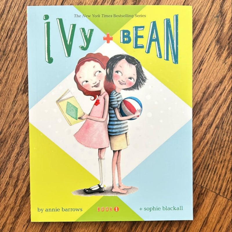 Ivy and Bean - Book 1 (Ivy and Bean Books, Books for Elementary School)