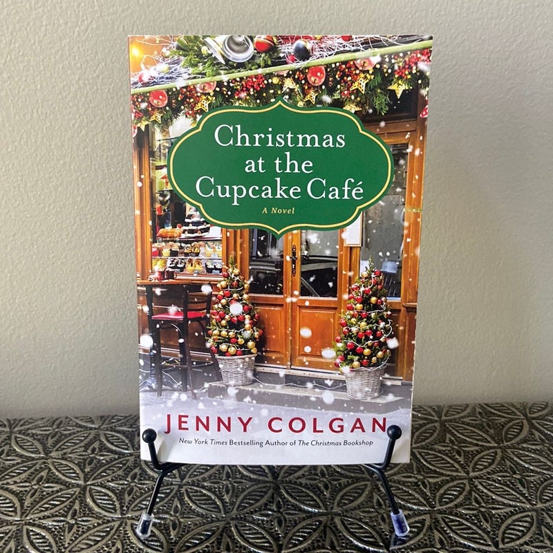 Christmas at the Cupcake Cafe