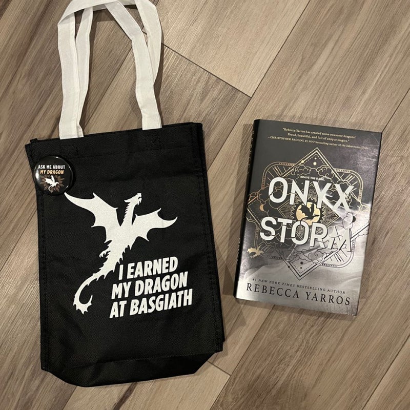 Onyx Storm (Deluxe Limited Edition with Bag & Pin)