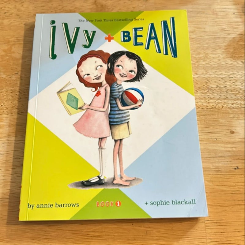 Ivy and Bean - Book 1 (Ivy and Bean Books, Books for Elementary School)