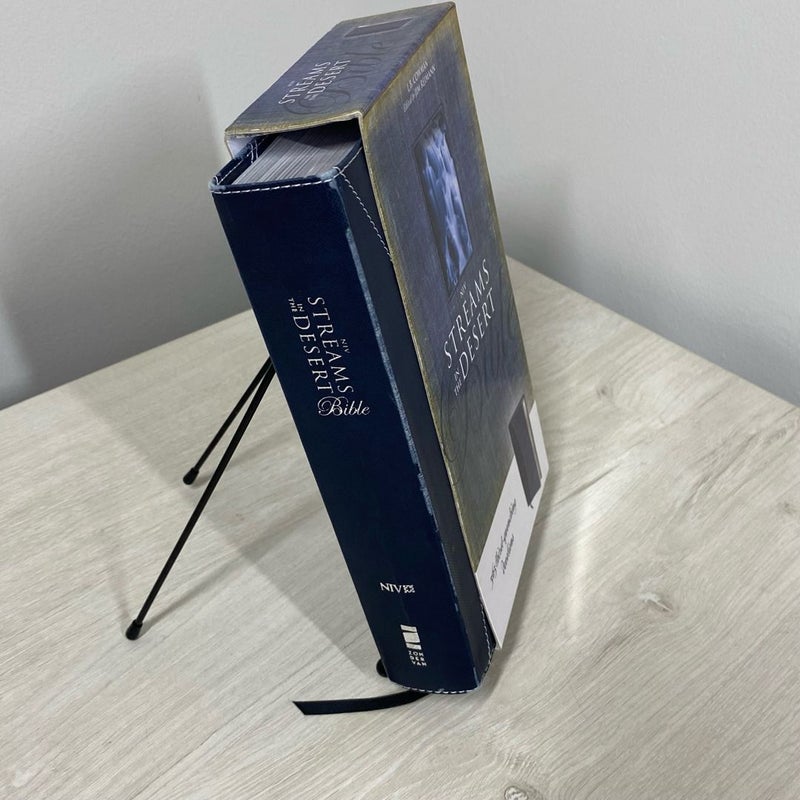 NIV Streams in the Desert Bible