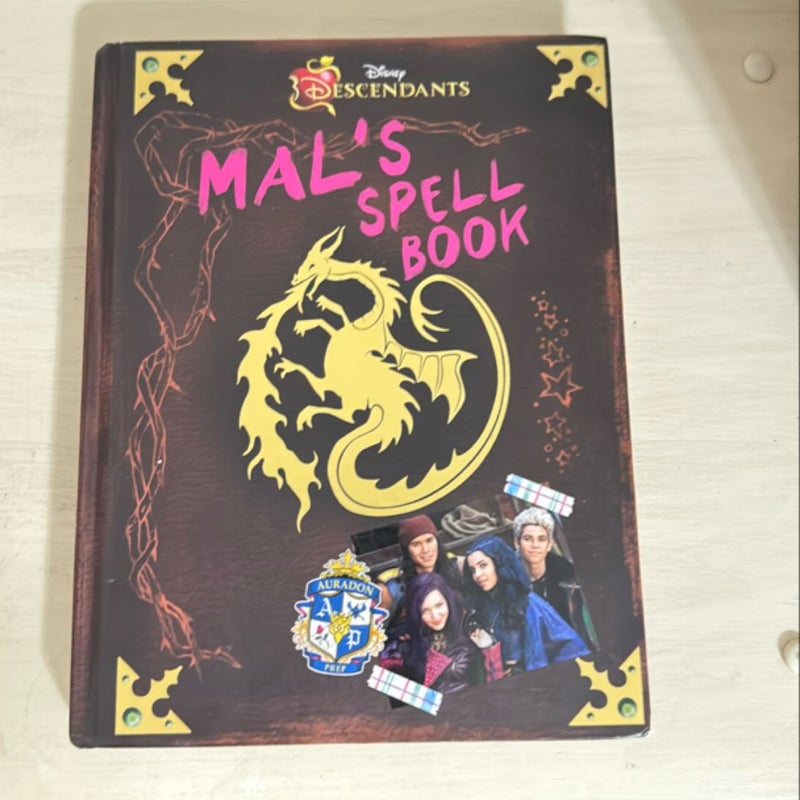 Descendants: Mal's Spell Book