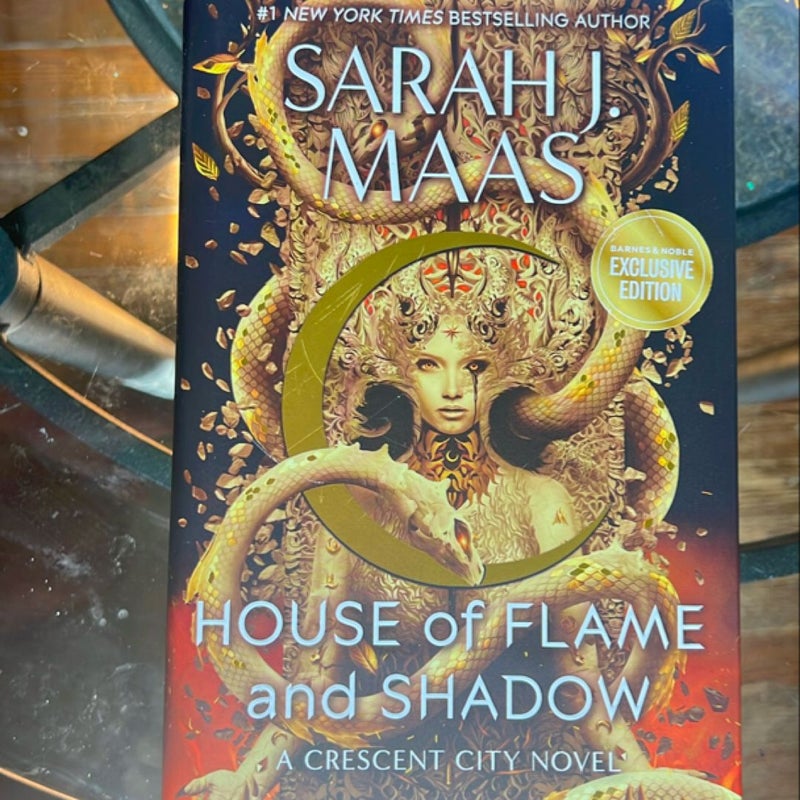 Crescent City: House of flame and shadow 