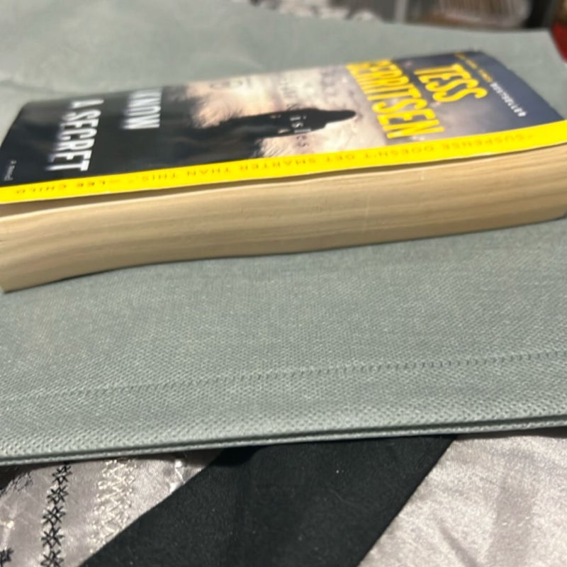 I Know a Secret: a Rizzoli and Isles Novel