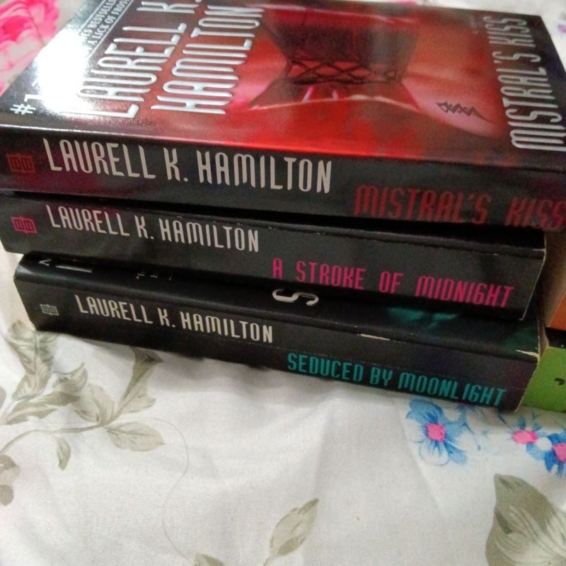 Lot of 6 Laurell K Hamilton books