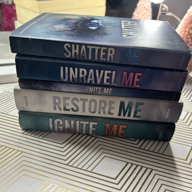 Shatter me series 