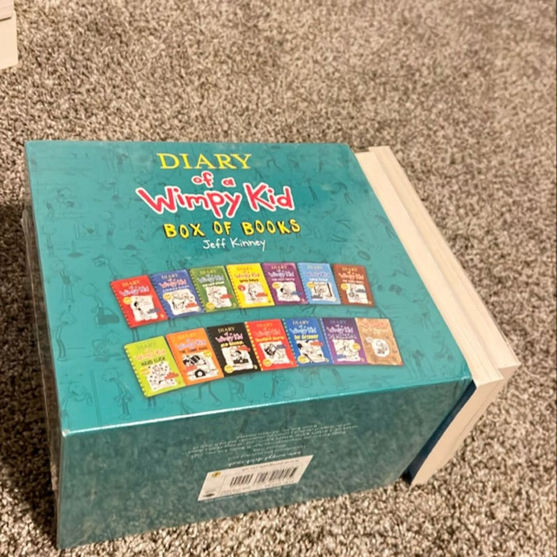 Diary of a Wimpy Kid Box of Books 1-16Revised