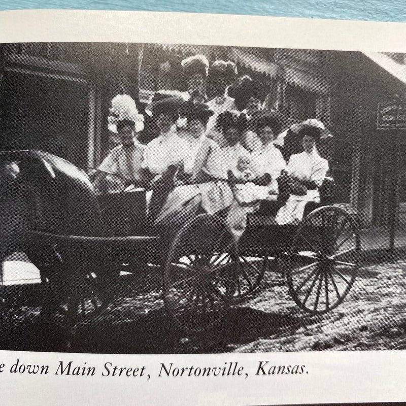 80s Vintage Book Pioneer Women Voices from the Kansas Frontier by Joanna L. Stratton 