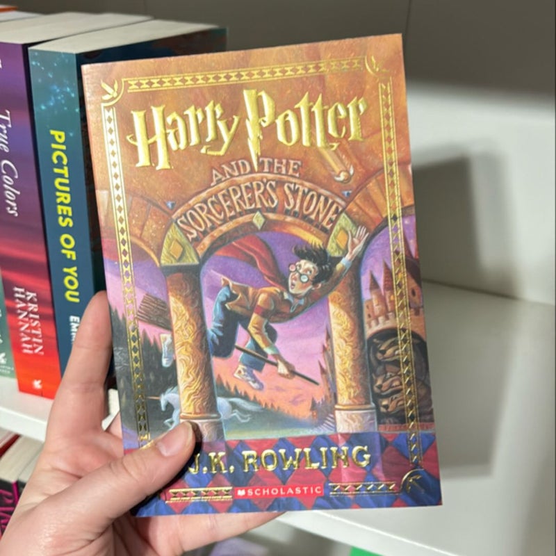 Harry Potter and the Sorcerer's Stone (Stenciled Edges) (Harry Potter, Book 1)