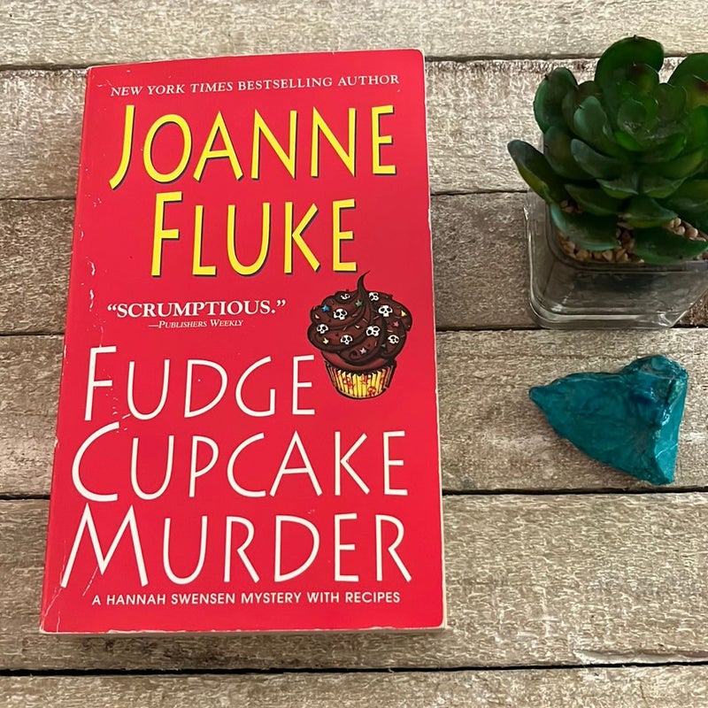 Fudge Cupcake Murder