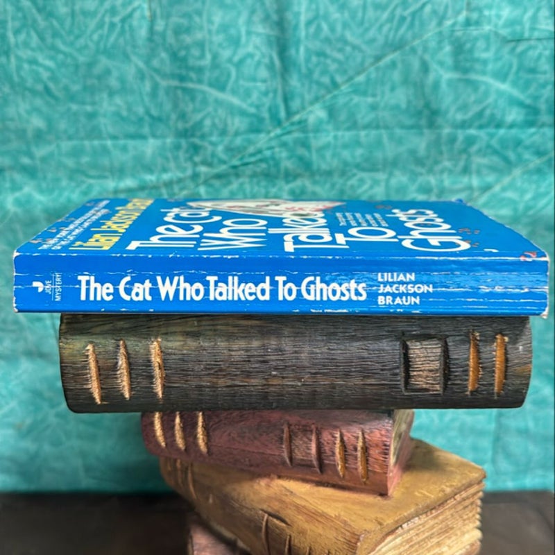 The Cat Who Talked to Ghosts