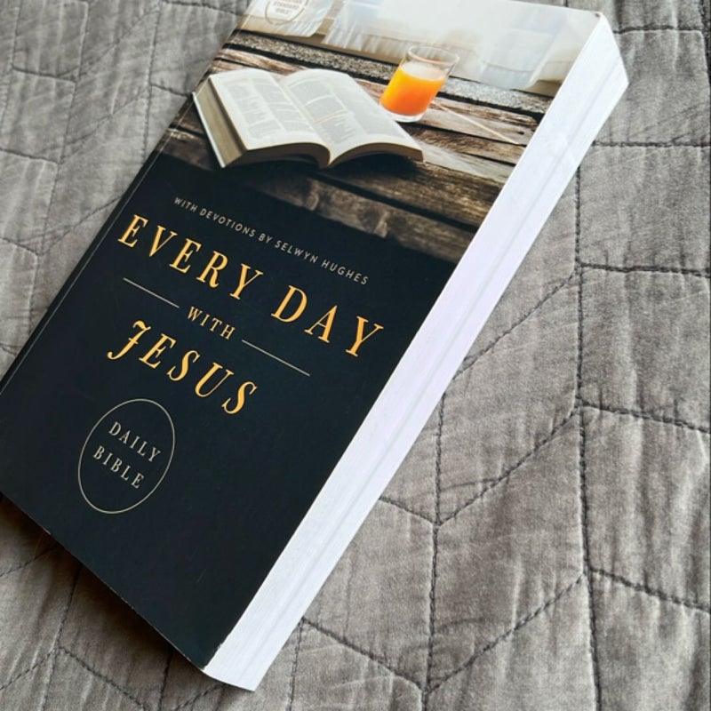 CSB Every Day with Jesus Daily Bible, Trade Paper Edition