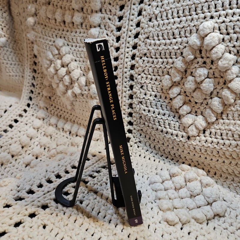 Hellboy Omnibus Volume 2: Strange Places