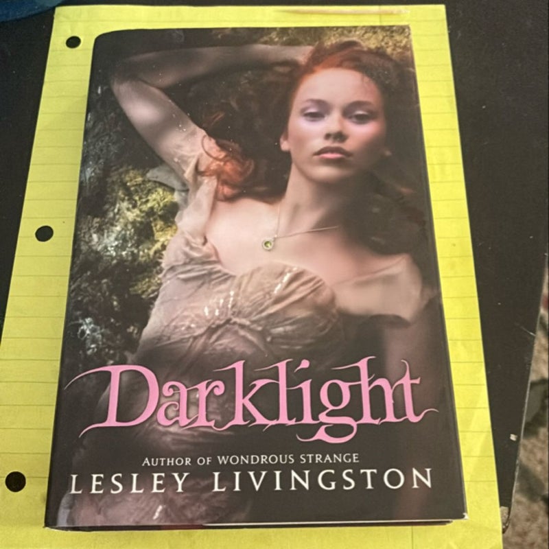 Darklight 📗*1st EDITION 