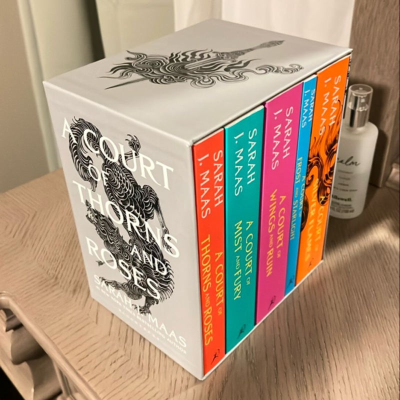 A Court of Thorns and Roses Paperback Box Set (5 Books)