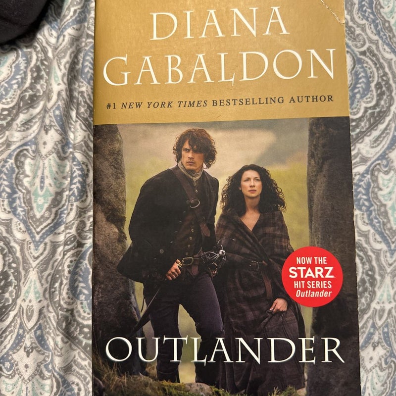 Outlander (Starz Tie-in Edition): A Novel: Gabaldon, Diana