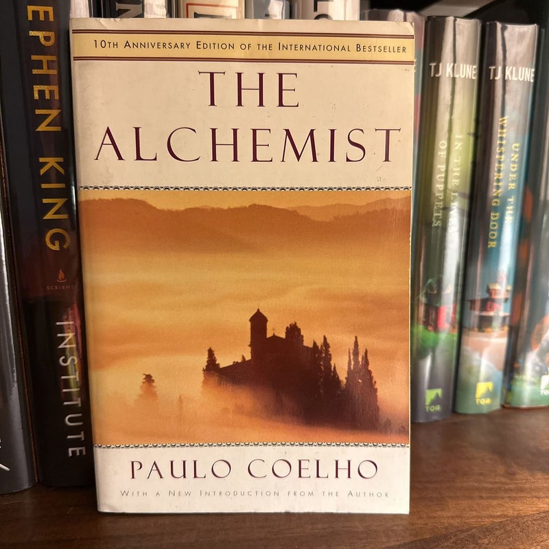 Classic Fiction 📚 | The Alchemist by Paulo Coelho | Paperback 