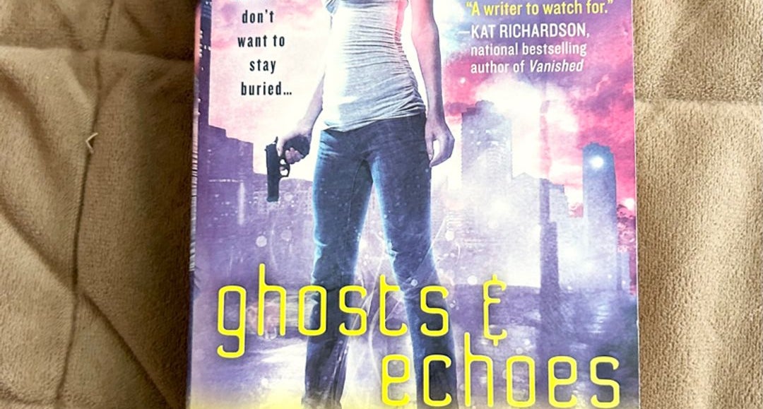 Ghosts & Echoes (A Shadows Inquiries Novel): Benedict, Lyn: 9780441018703:  : Books