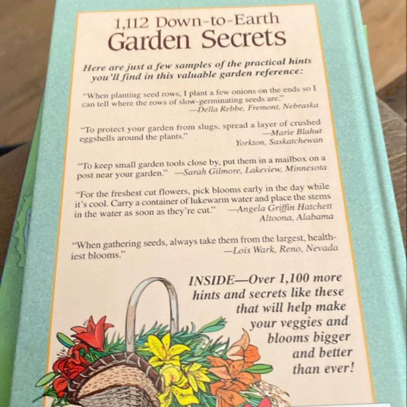 1,112 Down to Earth Garden Secrets