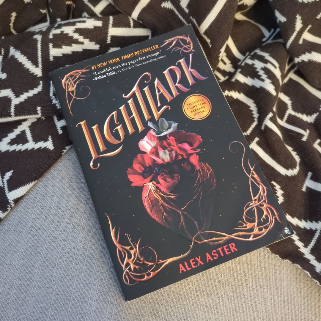 Lightlark (the Lightlark Saga Book 1)