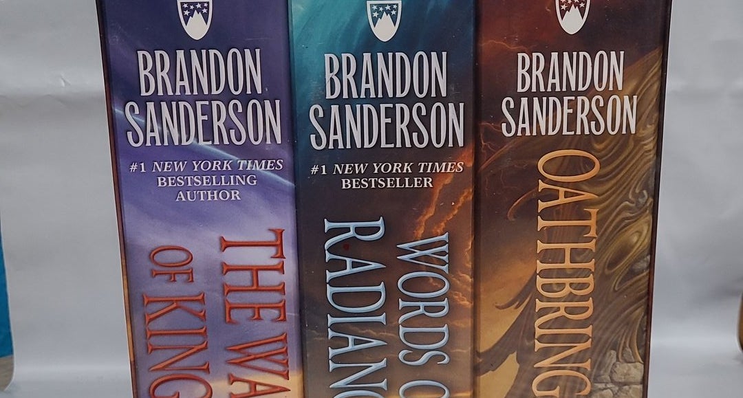 Stormlight Archive MM Boxed Set I, Books 1-3: The Way of Kings, Words of  Radiance, Oathbringer (The Stormlight Archive): Sanderson, Brandon:  9781250776631: : Books