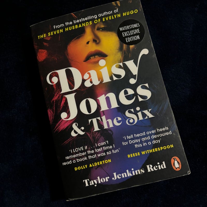 Daisy Jones and the Six (UK Edition)