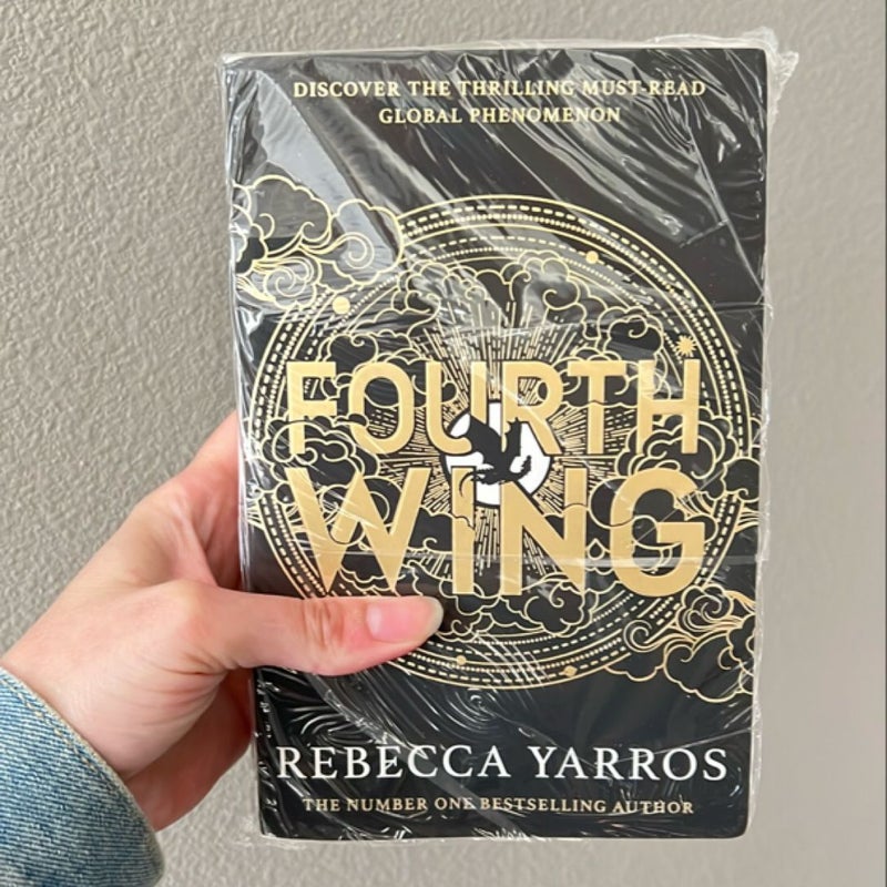 Fourth Wing UK/India Paperback