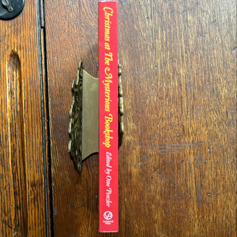 Christmas at the Mysterious Bookshop