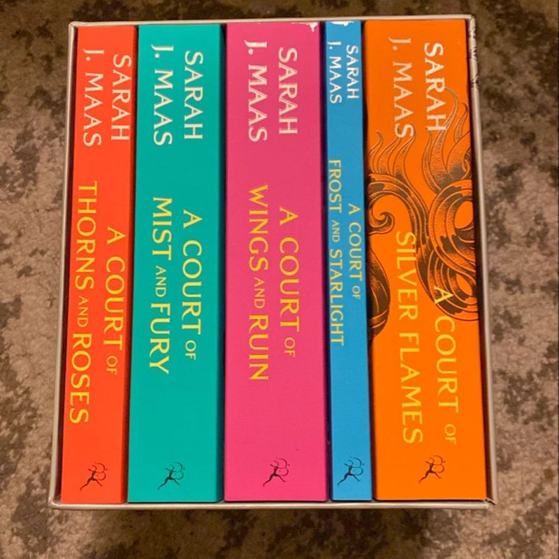 A Court of Thorns and Roses Paperback Box Set (5 Books)