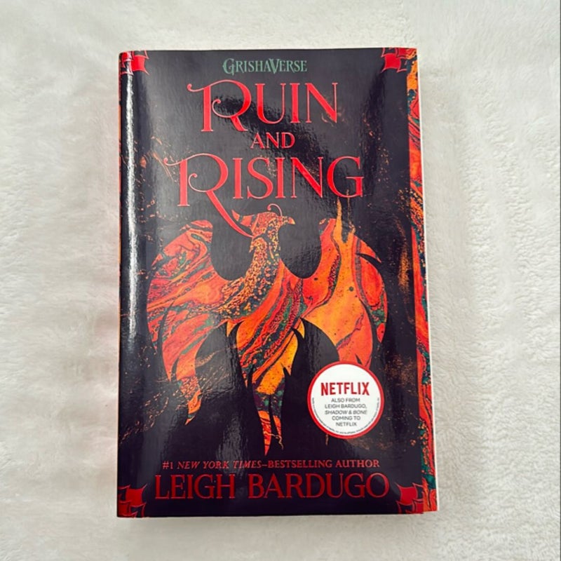 The Shadow and Bone Trilogy Boxed Set