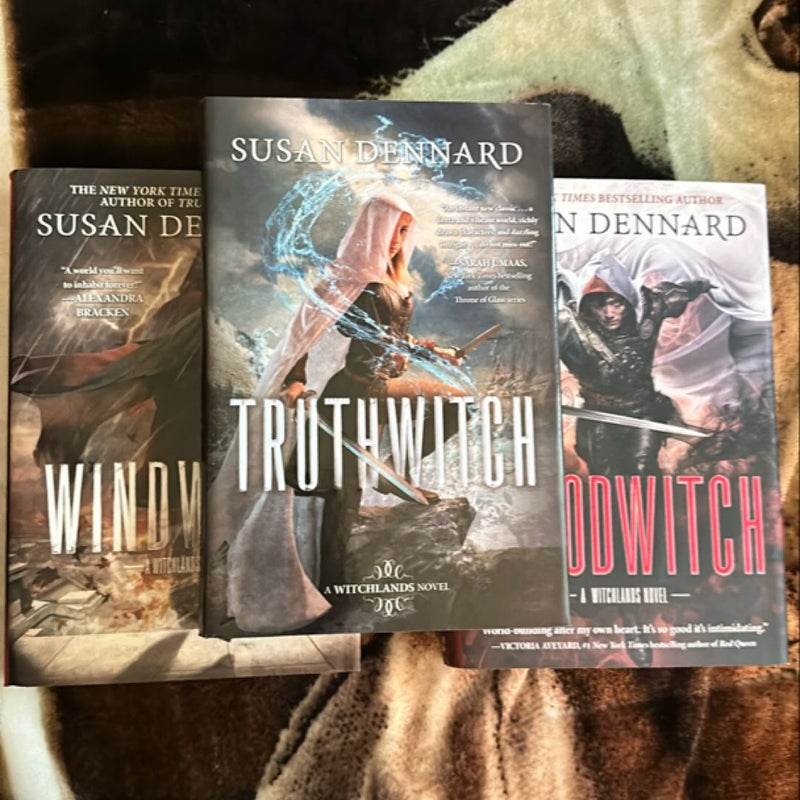 BUNDLE Witchlands / Truthwitch, Windwitch, Bloodwitch