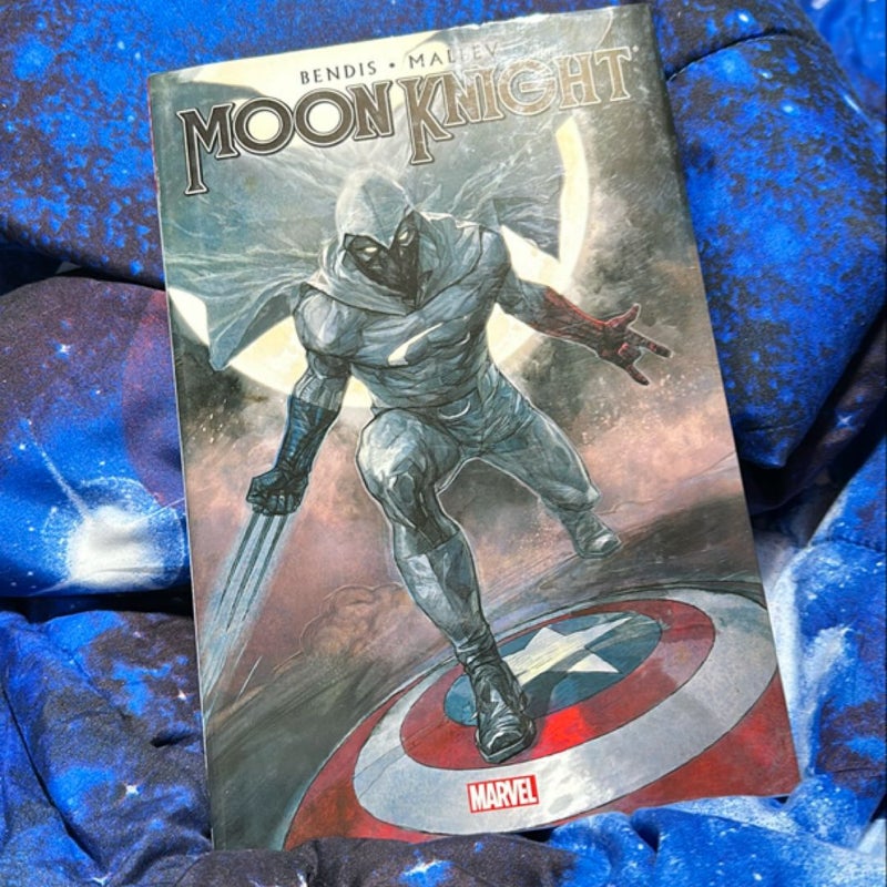 Moon Knight by Brian Michael Bendis and Alex Maleev Volume 1