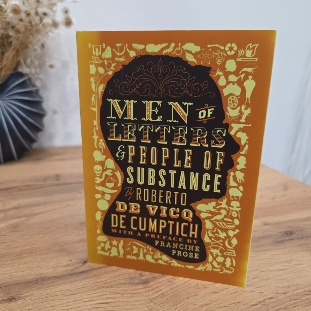Men of Letters and People of Substance by Roberto de Vicq de Cumptich ...